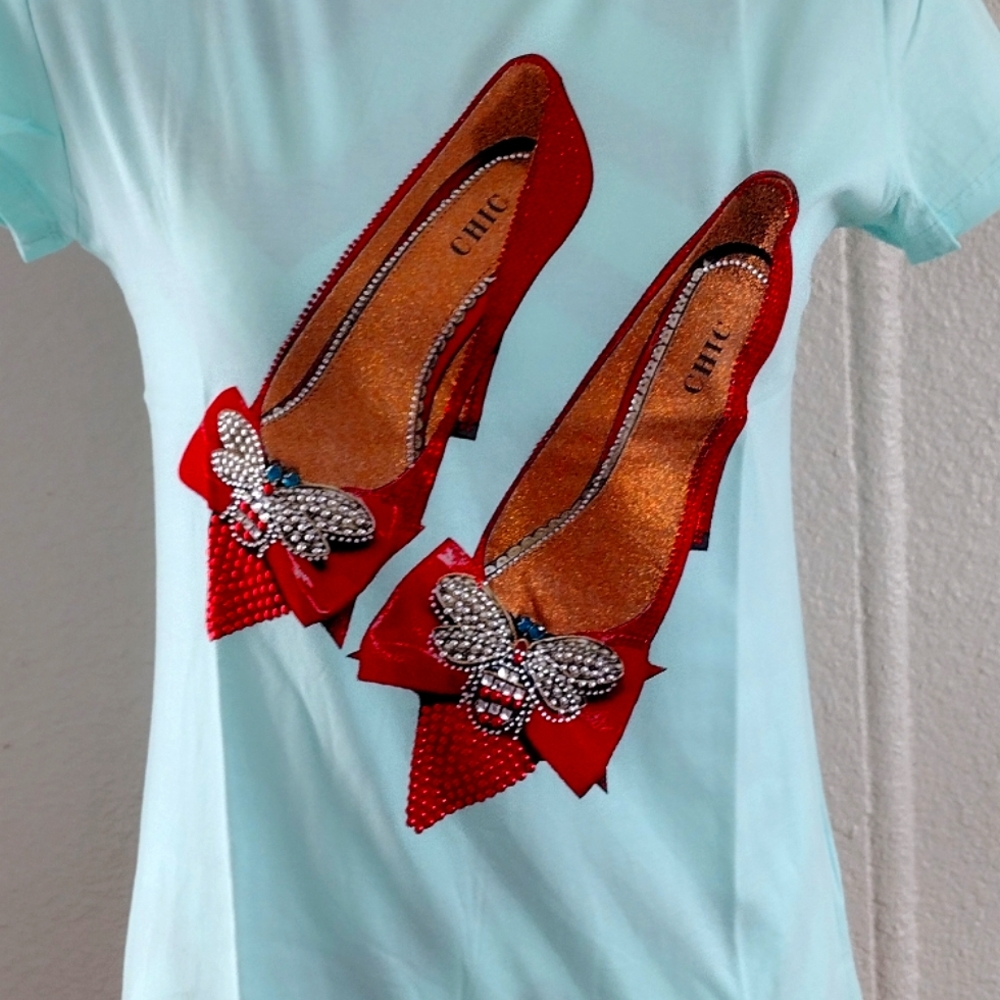 Fashion T-shirt with rinhestones